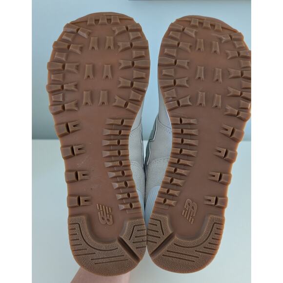 New Balance Women's 574 Classics Sea Salt with New Spruce Sneakers NEW! - Picture 7 of 9